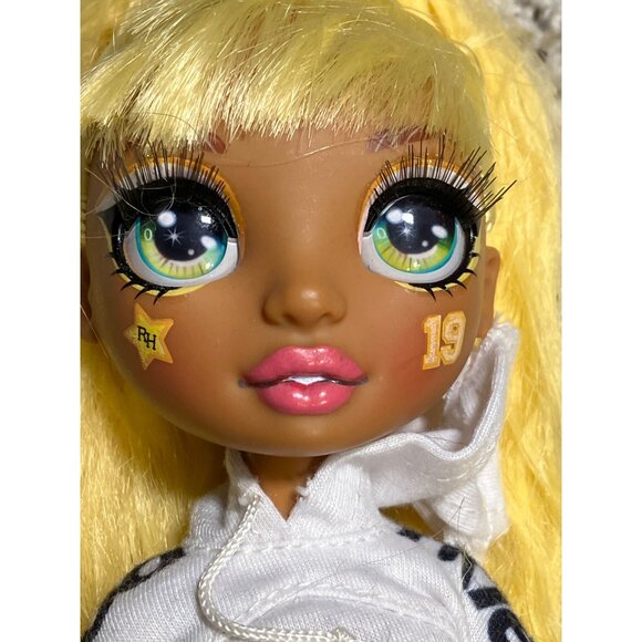 Rainbow High Cheerleader Doll Sunny Madison 11" Yellow Hair - Picture 2 of 8